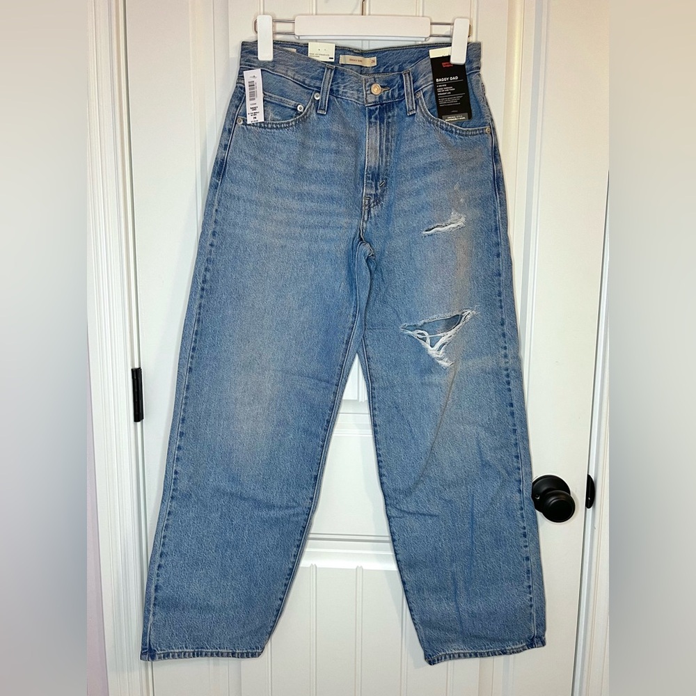 NWT Levi’s Baggy Daddy Jean by Aritzia - In the middle w/ Dmg Denim Jeans